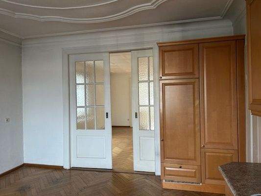 Küche mit Blick zum Wohnzimmer