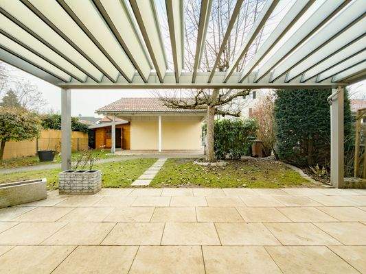 Terrasse mit Pergola