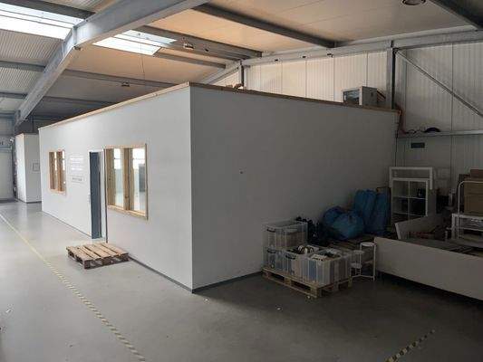 Innenansicht Halle und Büro 2