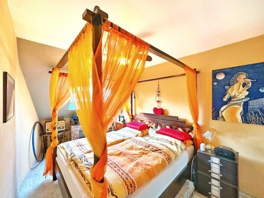 geräumiges Schlafzimmer_