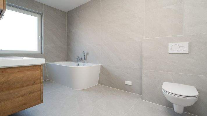 Obergeschoss Badezimmer 1