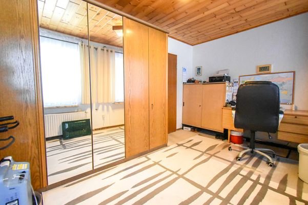 Schlafzimmer II EG