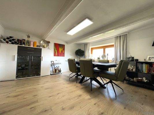 Großzügiger Essbereich für gesellige Stunden