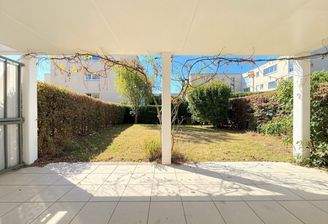 Terrasse mit Garten