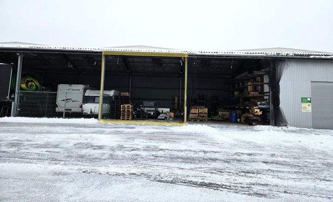 Überdachte Abstellfläche