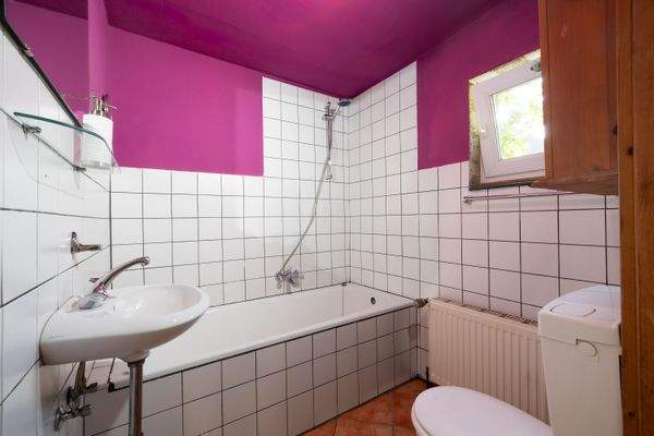 Badezimmer mit Badewanne