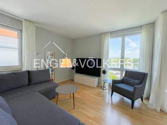 Seeblick vom gemütlichen Wohnbereich