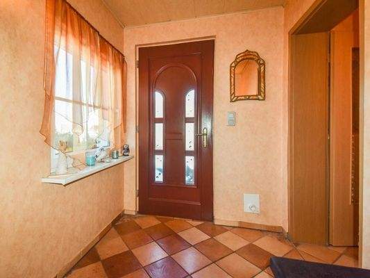 Windfang mit Eingangstür