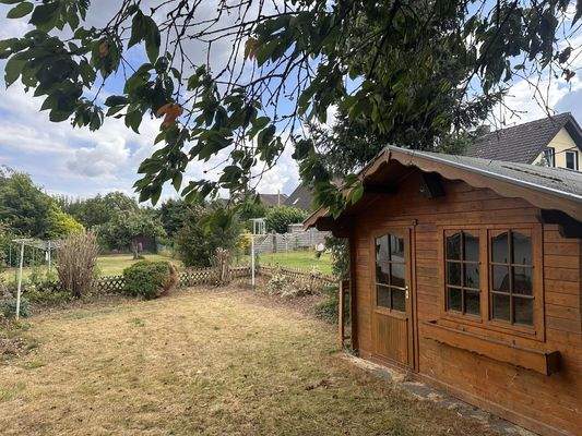 Garten mit Gartenhaus