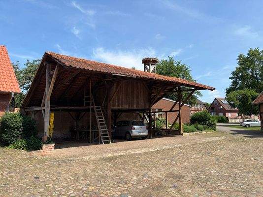 Remise mit Storchennest