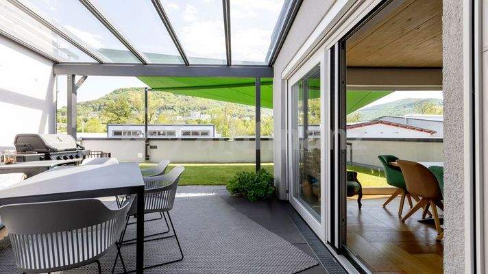 überdachte Dachterrasse