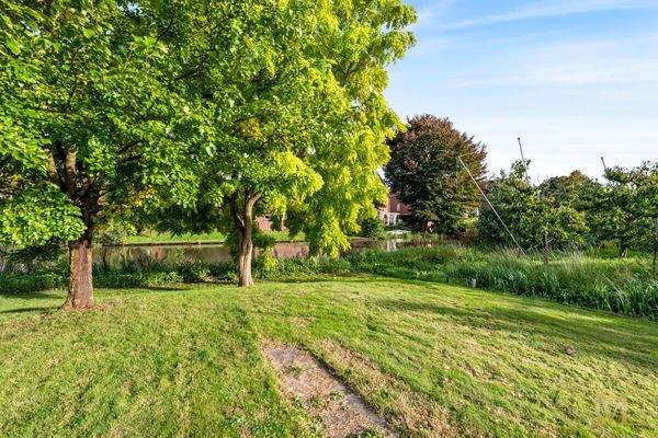 Ein Grundstück wie aus dem Bilderbuch am Ufer der Lühe