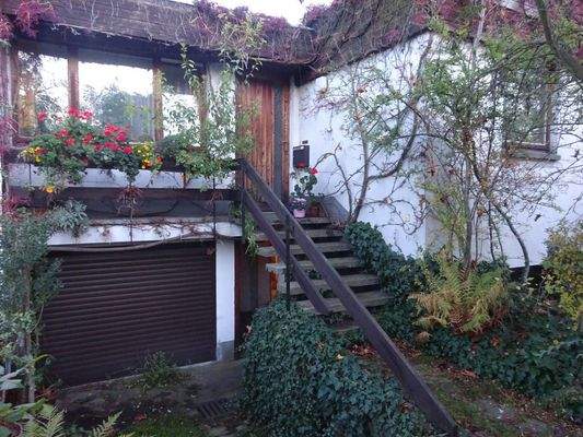 Eingangsbereich und Garage