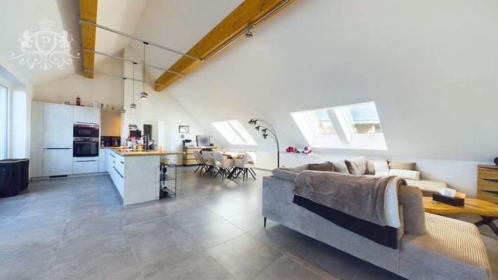 CAM01984G0-PR0442-STILL012