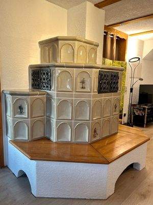 Wohnzimmer Kachelofen 