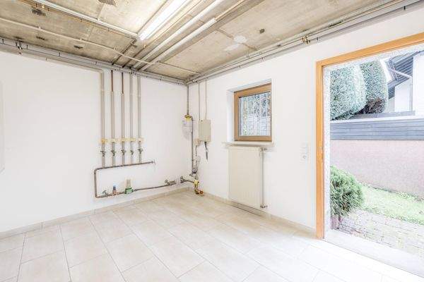 Anschlussraum mit Nebentür