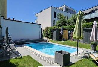 Pool im Allgemeinbereich/Garten