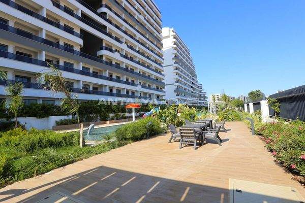 Luxury Real Estate in a Complex Close to Airport in Antalya