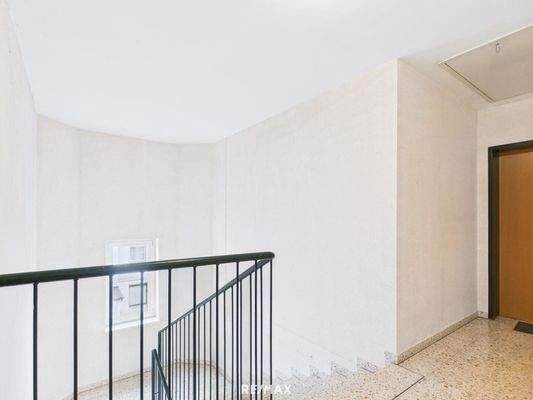 Stiegenhaus und Eingang