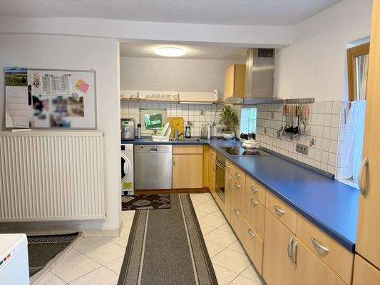 großzügige Küche im OG ...