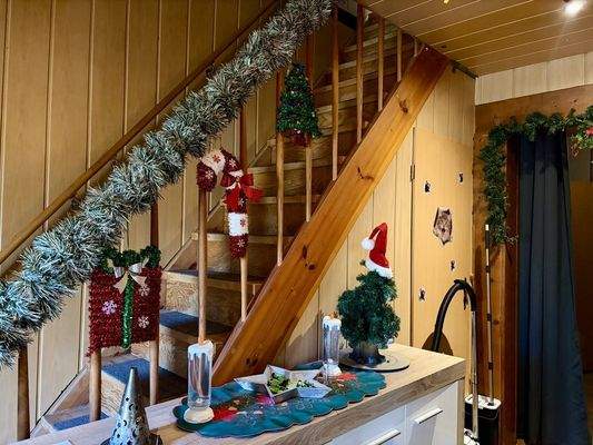 Wohnung 2 Flur mit Treppenaufgang 