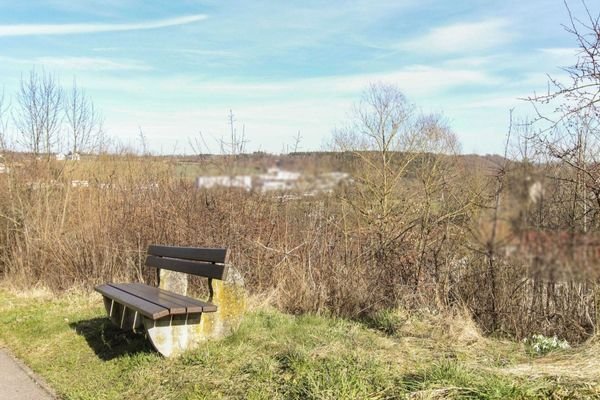 Grundstück in Hanglage