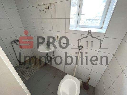 Badezimmer im Untergeschoss