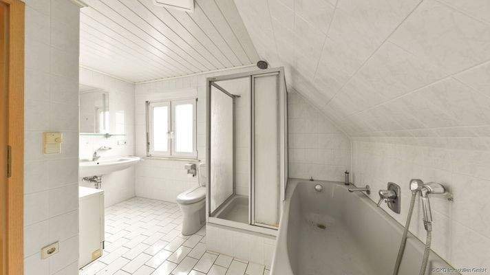 Das Badezimmer im Dachgeschoss