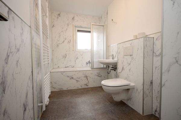 Badezimmer und WM-Anschluss.JPG