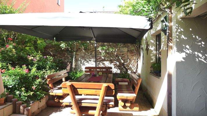 ...mit idyllischem Sitzplatz