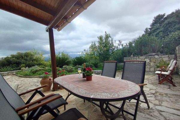 Kreta, Paidochori: Ländliches Steinhaus mit freier Aussicht zu verkaufen