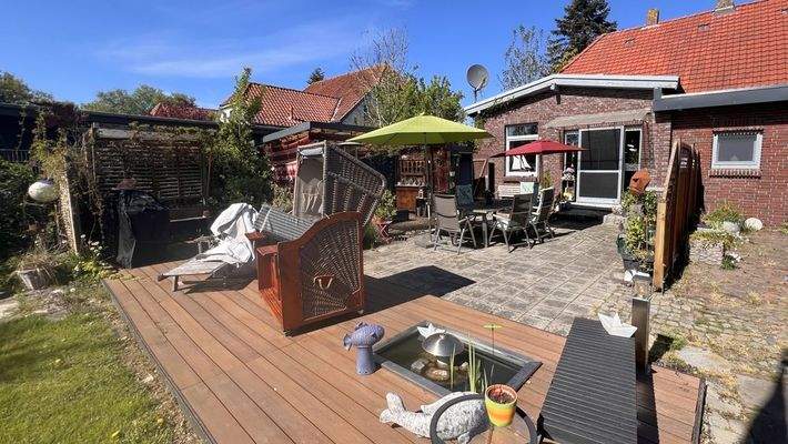 großzügig angelegte Terrasse, vielseitig und individuell nutzbar