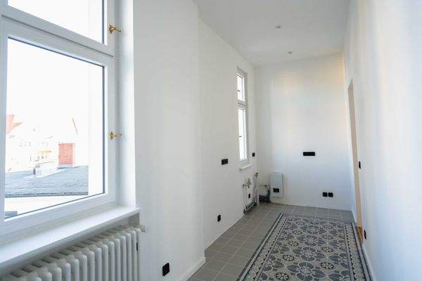 Küche mit zwei Fenstern