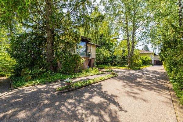 Zuwegung zum Einfamilienhaus und zur Villa