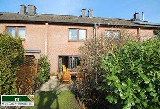 Gartenblick auf Terrasse u. Reihenmittelhaus
