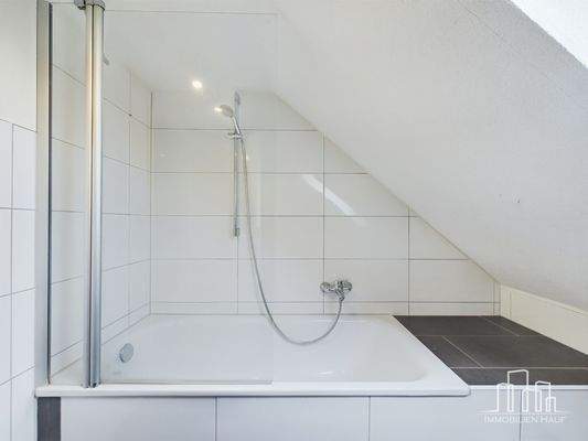 CAM02839G0-PR0200-STILL011