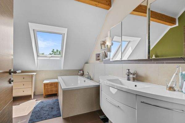 Badezimmer im Dachgeschoss