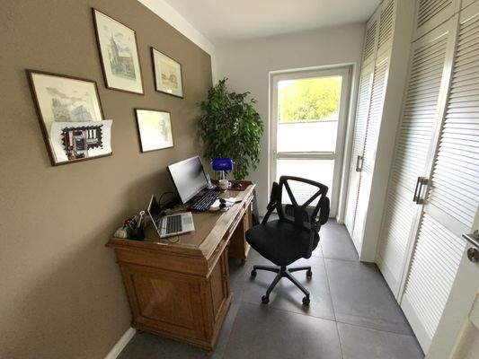 Büro im Erdgeschoss