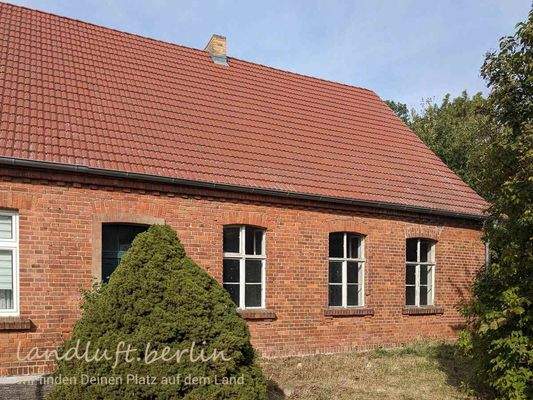 Fassade zur Straßenseite.jpg