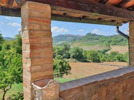 Tokanisches Objekt in idyllischer Lage