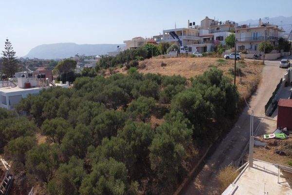 Kreta, Agioi Apostoli: Grundstück mit Meerblick in der Nähe des Stadtzentrums zu verkaufen