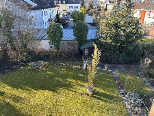 Blick vom Westbalkon in den Garten