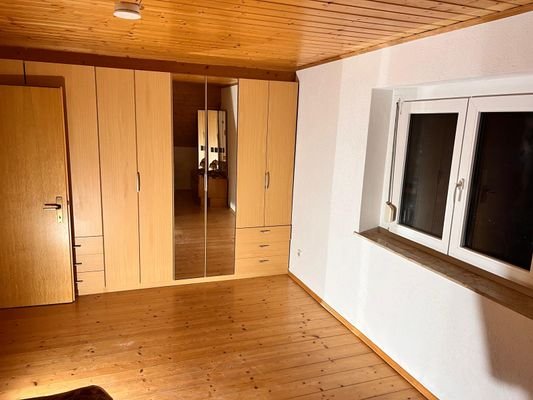 Wohnhaus Zimmer DG 1.jpeg