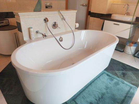 Badezimmer mit Wanne