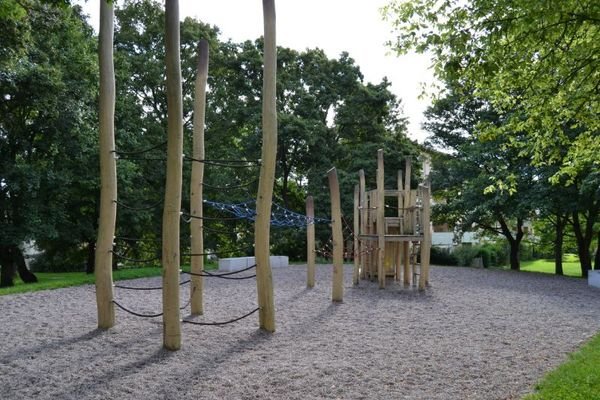 Rhönstr. 27 - Spielplatz