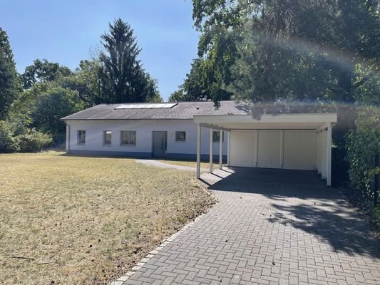 Haus mit Carport