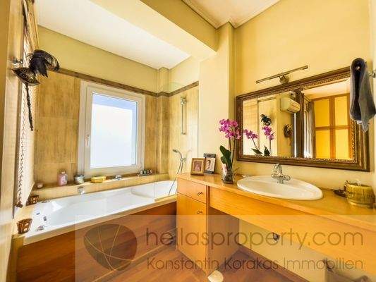 img_3e6a5fe3-3333-432e-8d3f-831e3f85ece0