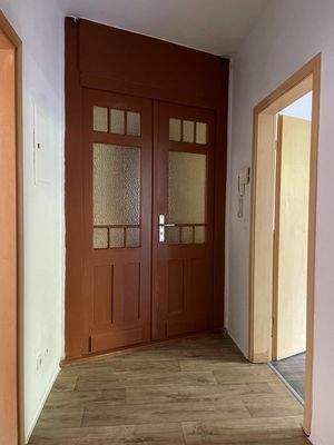 Flur mit Wohnungstür