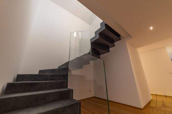 Luxuswohnung in Udine über 2 Etagen mit Panoramablick