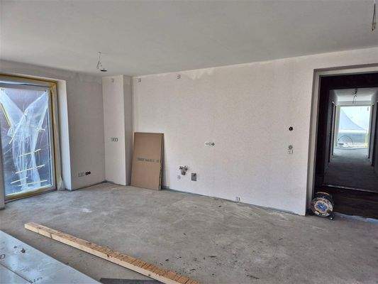 offenener Wohn-Essbereich mit Blick Richtung Küche